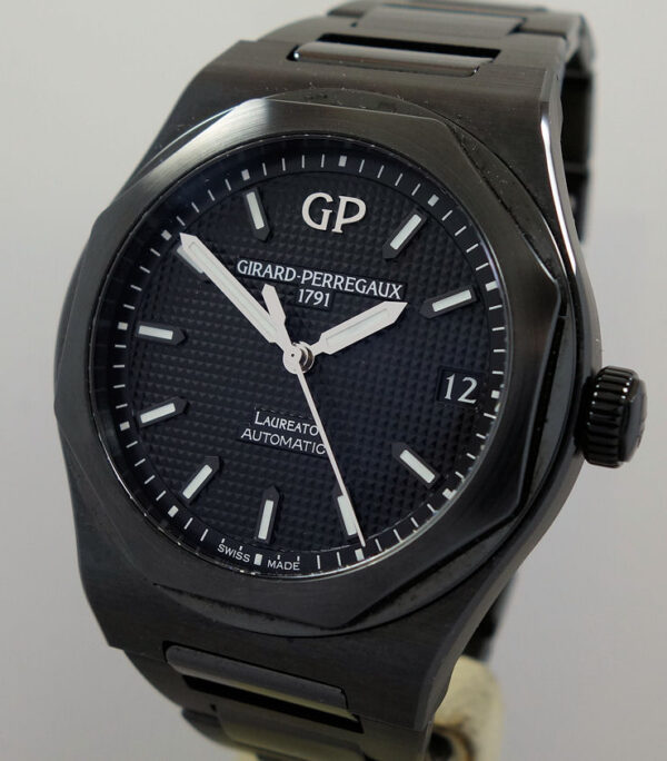 Girard Perregaux Laureato Black Ceramic 42mm  81010-32-631-32A