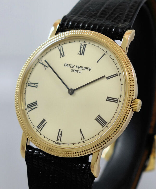 Patek Philippe 3520/D Calatrava in 18k Yellow-Gold, Clou de Paris bezel, Roman dial