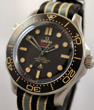 Omega Seamaster DIVER 300m  007 Edition 42mm TITANIUM on NATO 210 90 42 20 01 001