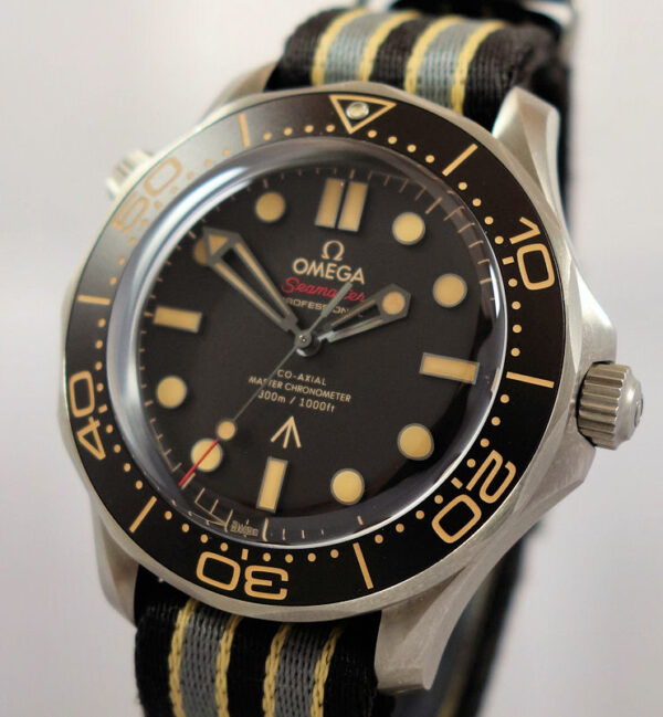 Omega Seamaster DIVER 300m  007 Edition 42mm TITANIUM on NATO 210.90.42.20.01.001