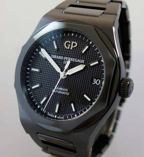 Girard Perregaux Laureato Black Ceramic 42mm  81010-32-631-32A