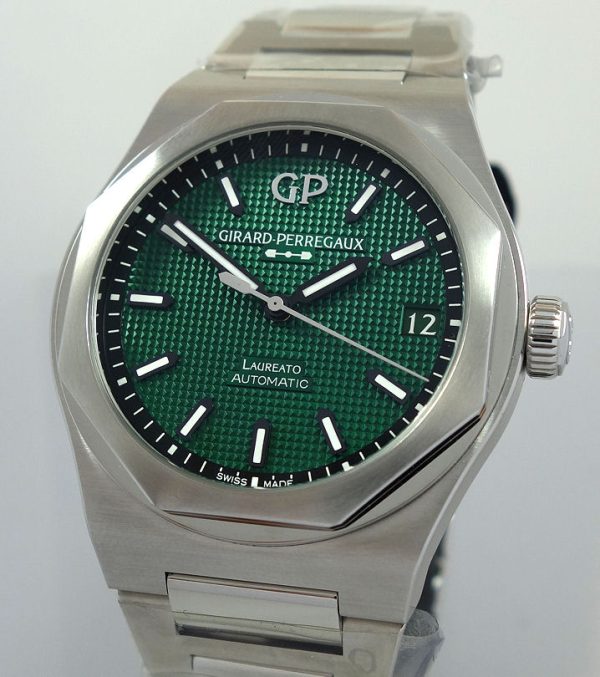 Girard Perregaux Laureato 42mm GREEN dial 81010-11-3153-1CM