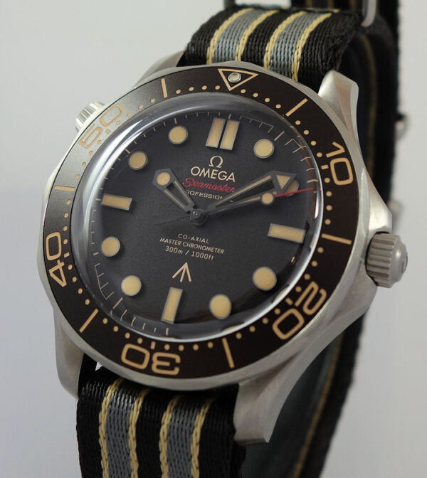 Omega Seamaster DIVER 300m  007 Edition 42mm TITANIUM on NATO 210.90.42.20.01.001