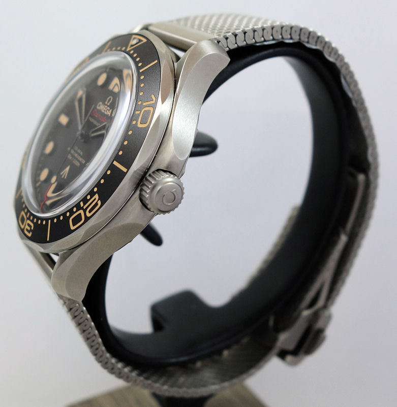 DSC05334 Omega Seamaster DIVER 300m 007 Edition 42mm TITANIUM 210.90.42.20.01.001 March 2025 *UNUSED*