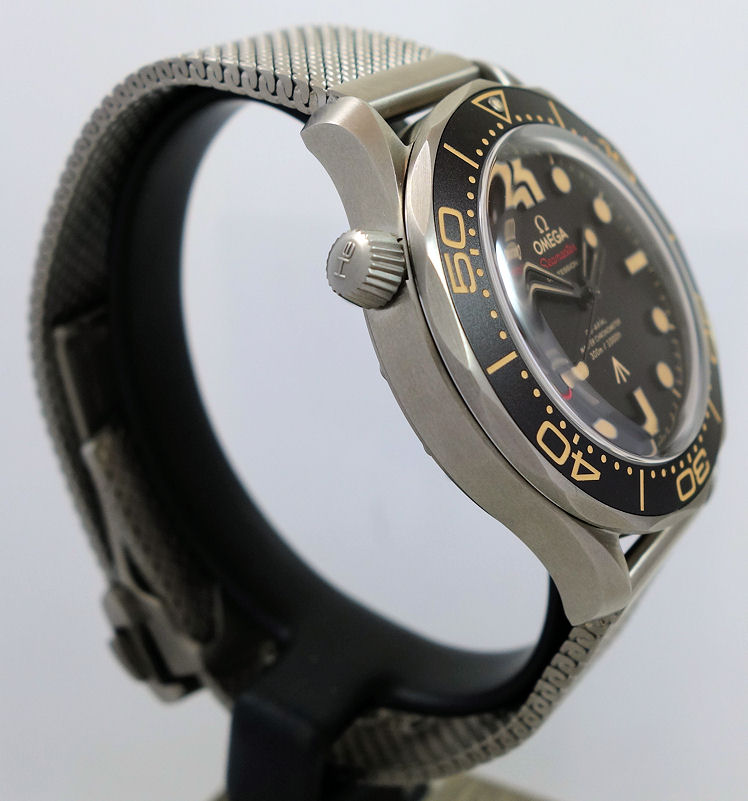 DSC05337 Omega Seamaster DIVER 300m 007 Edition 42mm TITANIUM 210.90.42.20.01.001 March 2025 *UNUSED*