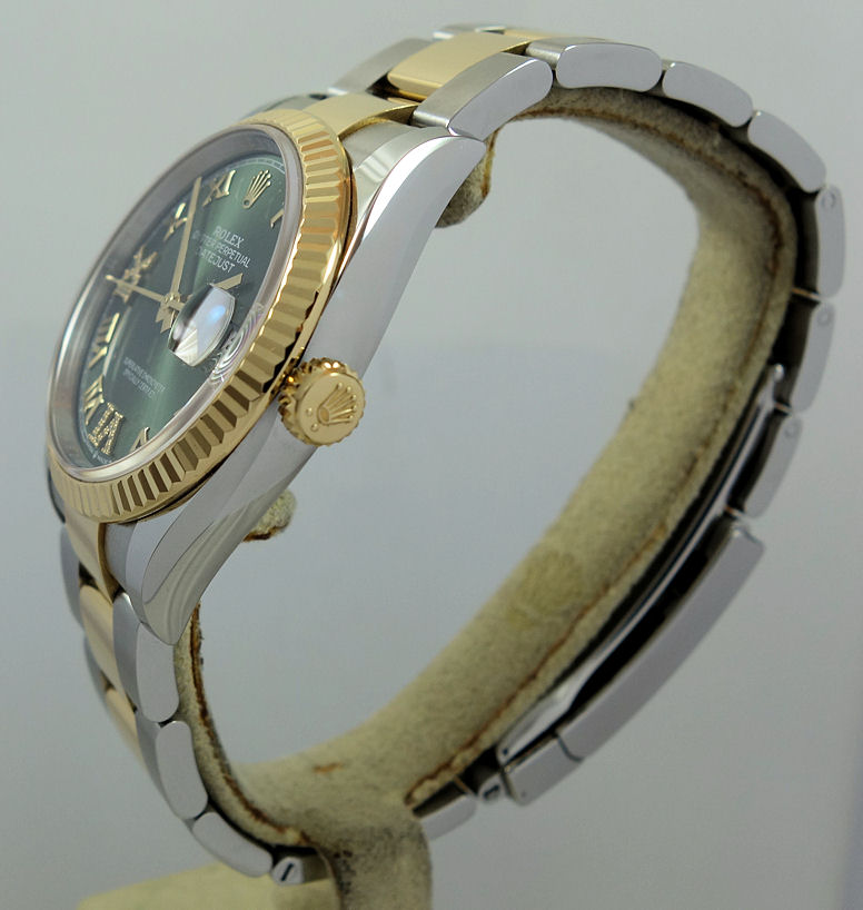 DSC08957 Rolex Datejust 36 Steel & 18k Yellow-Gold, Olive Diamond dial 126233 *AS NEW*