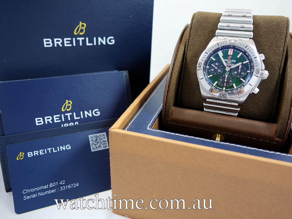 DSC09556 Breitling Chronomat B01 42mm Steel Roleaux Bracelet and Green Bentley dial AB0134