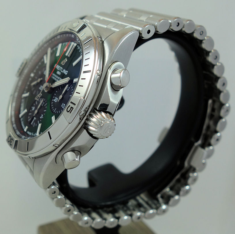 DSC09576 Breitling Chronomat B01 42mm Steel Roleaux Bracelet and Green Bentley dial AB0134