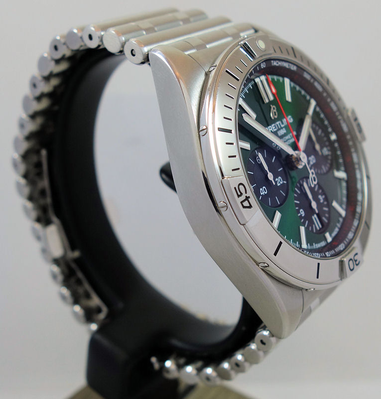 DSC09579 Breitling Chronomat B01 42mm Steel Roleaux Bracelet and Green Bentley dial AB0134