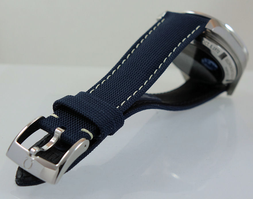 DSC09735 Omega Speedmaster 'Silver Snoopy Award' 50th Anniversary 310.32.42.50.02.001