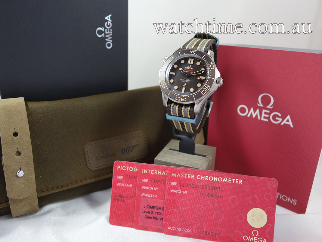 DSC09823 Omega Seamaster DIVER 300m 007 Edition 42mm TITANIUM on NATO 210.90.42.20.01.001