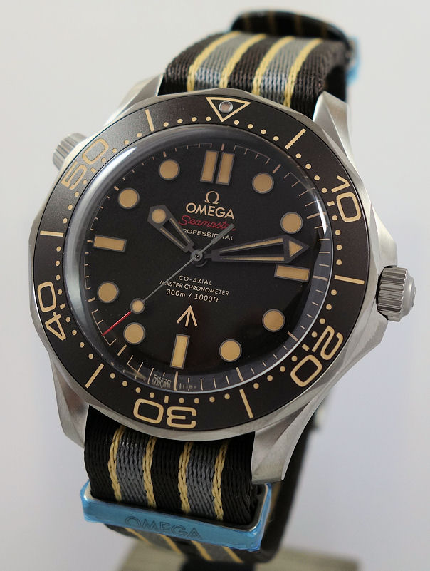 DSC09827 Omega Seamaster DIVER 300m 007 Edition 42mm TITANIUM on NATO 210.90.42.20.01.001