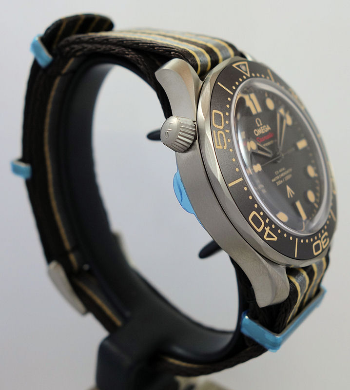 DSC09831 Omega Seamaster DIVER 300m 007 Edition 42mm TITANIUM on NATO 210.90.42.20.01.001