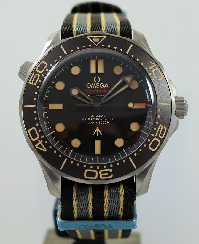 DSC09833 Omega Seamaster DIVER 300m 007 Edition 42mm TITANIUM on NATO 210.90.42.20.01.001