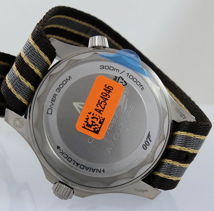 DSC09836 Omega Seamaster DIVER 300m 007 Edition 42mm TITANIUM on NATO 210.90.42.20.01.001