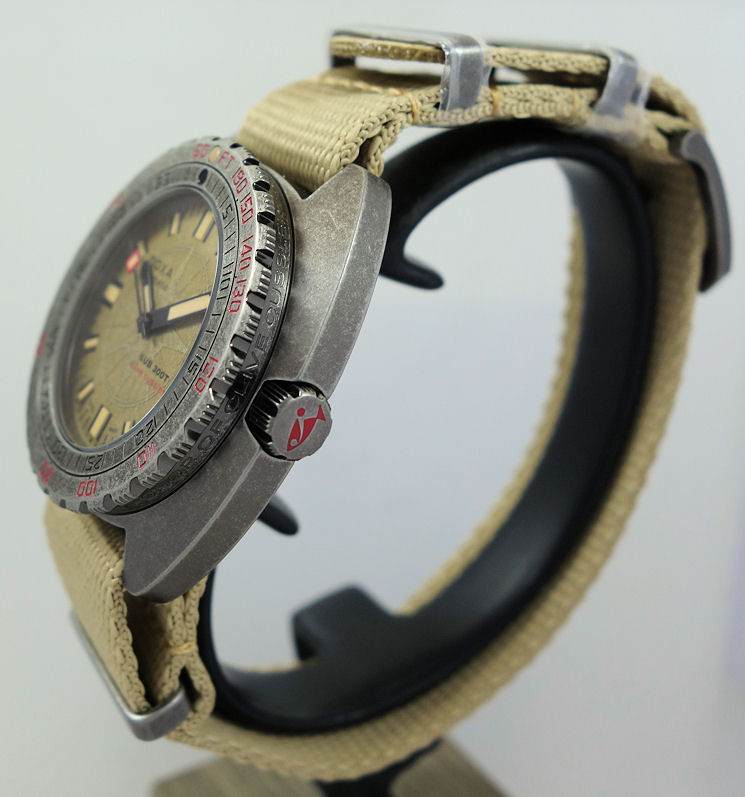 DSC00741 DOXA Sub 300T Clive Cussler Automatic 42mm 840.80.031.15