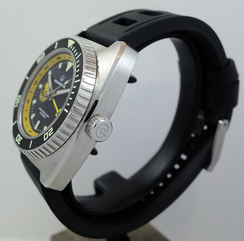 DSC00929 AQUADIVE POSIEDON 1000m Diver Black & Yellow Ltd. Edn.