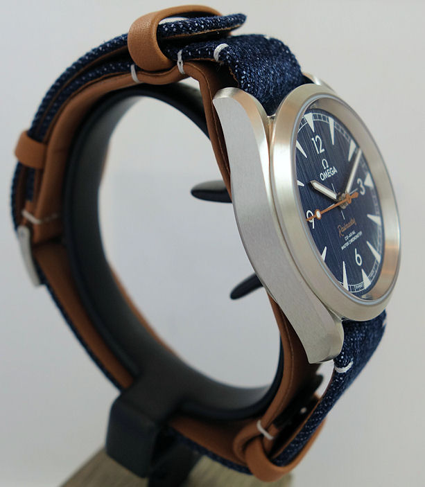 DSC01749 Omega Seamaster Railmaster Co-Axial 40mm 'Blue Jeans dial' 220.12.40.20.03.001