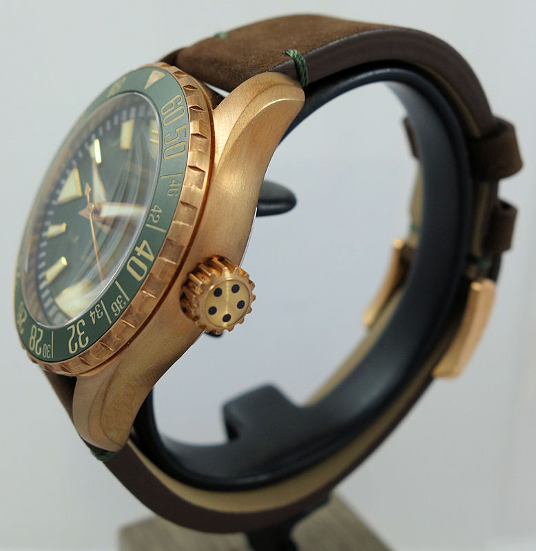 DSC01924 ETERNA KONTIKI BRONZE Diver 44mm Green dial & Bezel 1211.78.51.1430