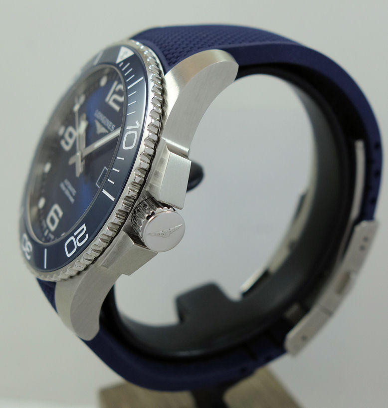 DSC02713 LONGINES HYDROCONQUEST 43mm Blue dial, Rubber Strap L3.782.4.96.9