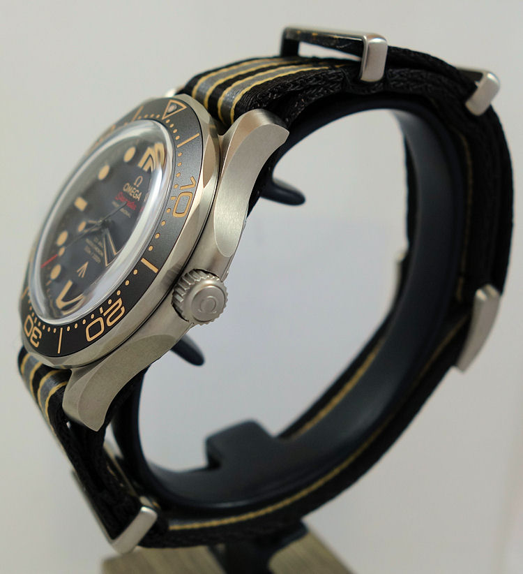DSC04228 Omega Seamaster DIVER 300m 007 Edition 42mm TITANIUM 210.92.42.20.01.001 DEC 2024 Latest Model *AS NEW*