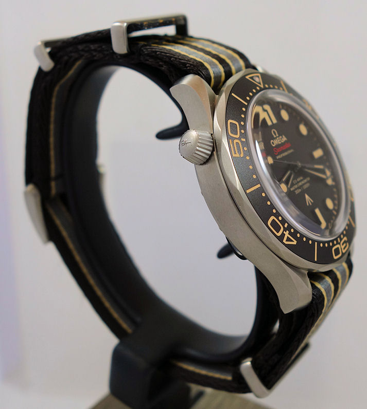 DSC04230 Omega Seamaster DIVER 300m 007 Edition 42mm TITANIUM 210.92.42.20.01.001 DEC 2024 Latest Model *AS NEW*