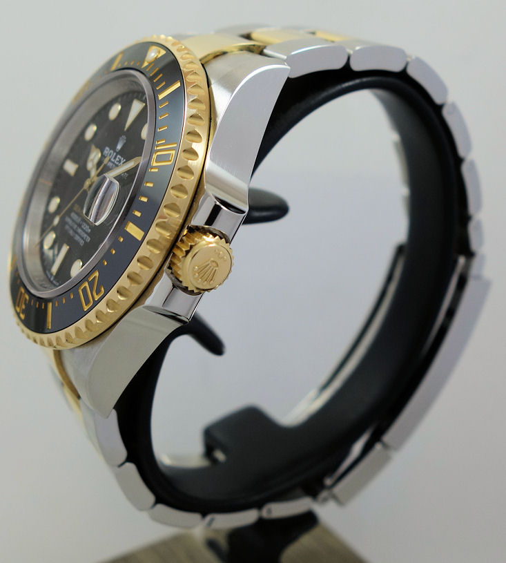 DSC04423 ROLEX SEA-DWELLER 43 mm 18K YELLOW GOLD & STEEL 126603 Box & Card 2023