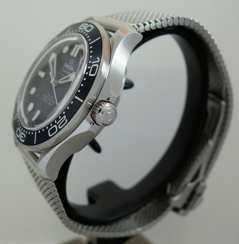 DSC05429 OMEGA 60 Years of BOND 007 Seamaster 300m 210.30.42.20.03.002 BLUE WAVE DIAL 2025 Model