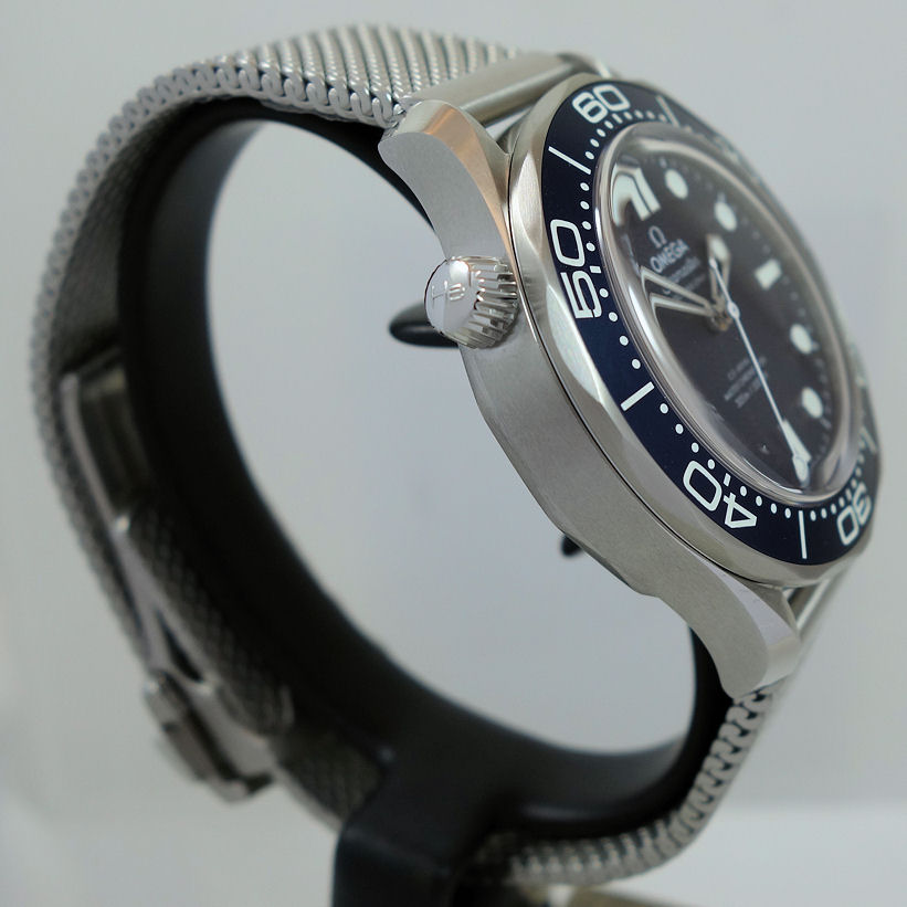 DSC05431 OMEGA 60 Years of BOND 007 Seamaster 300m 210.30.42.20.03.002 BLUE WAVE DIAL 2025 Model