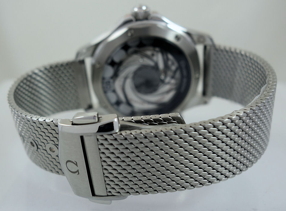 DSC05432 OMEGA 60 Years of BOND 007 Seamaster 300m 210.30.42.20.03.002 BLUE WAVE DIAL 2025 Model