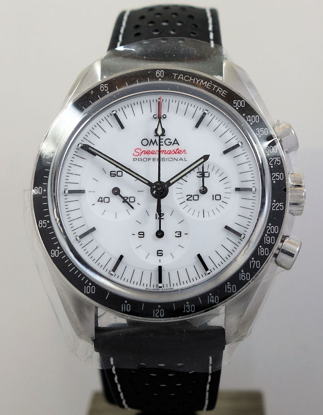 DSC05891 OMEGA Speedmaster Moonwatch White-dial, Leather strap 310.32.42.50.04.002 April 2025 *UNUSED* 22% OFF Retail
