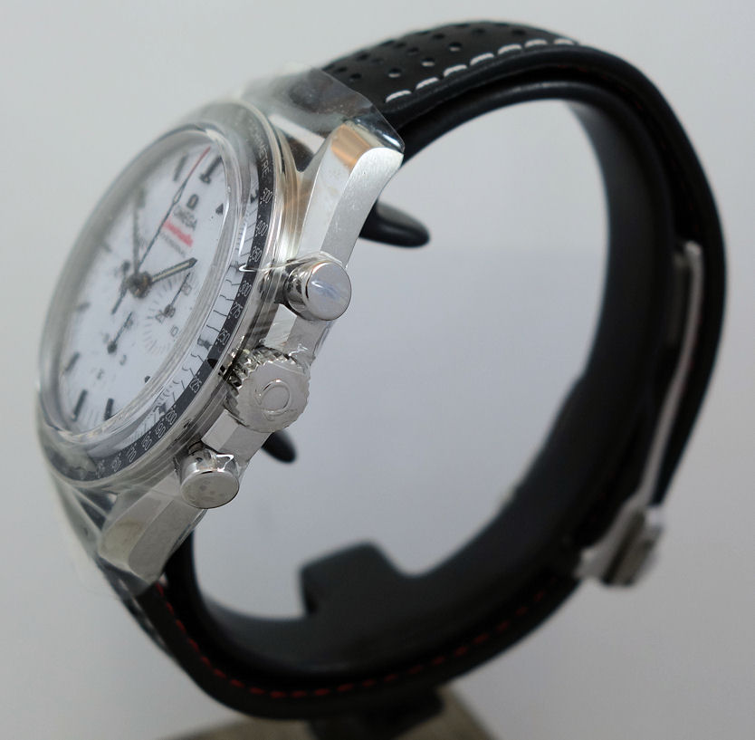 DSC05895 OMEGA Speedmaster Moonwatch White-dial, Leather strap 310.32.42.50.04.002 April 2025 *UNUSED* 22% OFF Retail