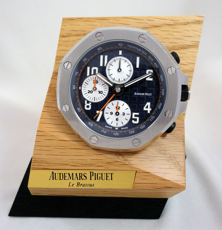 DSC06121 AUDEMARS PIGUET ROYAL OAK OFFSHORE ALARM DESK CLOCK WITH WOODEN STAND