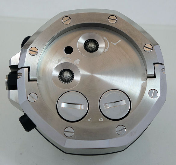 DSC06131 AUDEMARS PIGUET ROYAL OAK OFFSHORE ALARM DESK CLOCK WITH WOODEN STAND