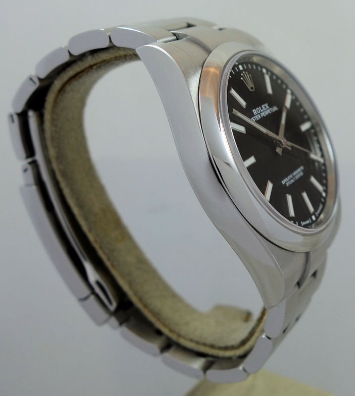 DSC06399 Rolex 39mm Oyster Perpetual Black-dial 114300 Box & Card