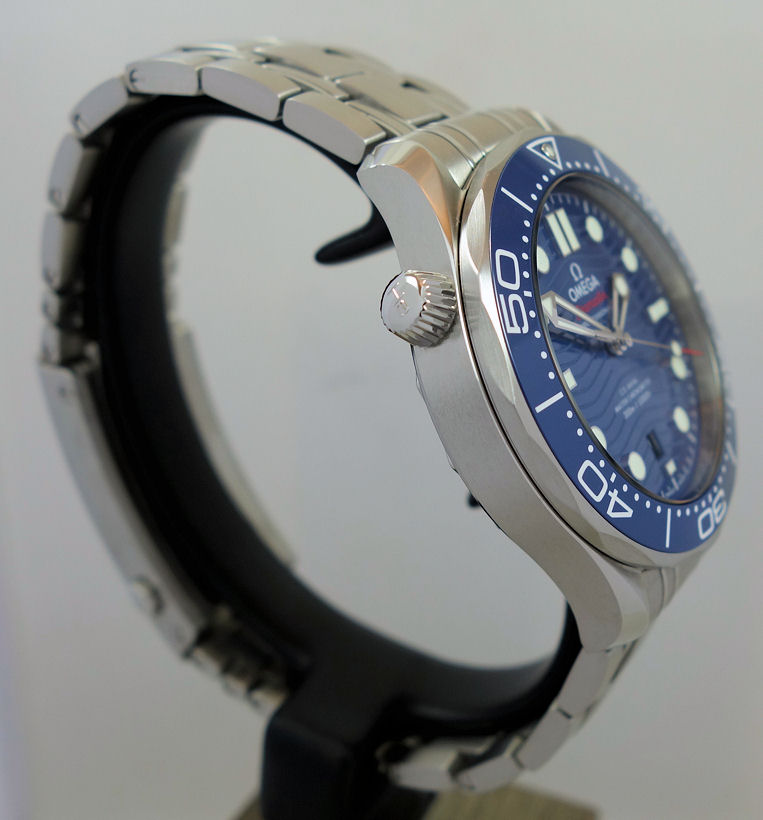 DSC06473 Omega SEAMASTER DIVER 300m 42mm Blue dial & bezel 21030422003001