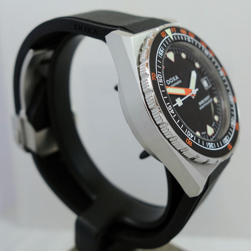 DSC06799 DOXA SUB 600T Sharkhunter 40mm Steel 861.10.101.20