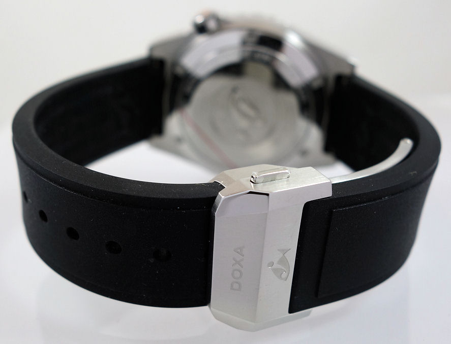 DSC06801 DOXA SUB 600T Sharkhunter 40mm Steel 861.10.101.20