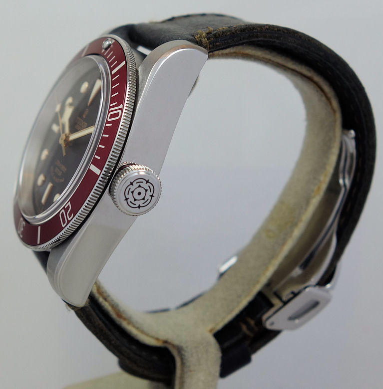 DSC07225 Tudor Heritage Black Bay Red on Strap 79220R Full set