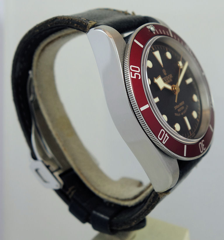 DSC07228 Tudor Heritage Black Bay Red on Strap 79220R Full set
