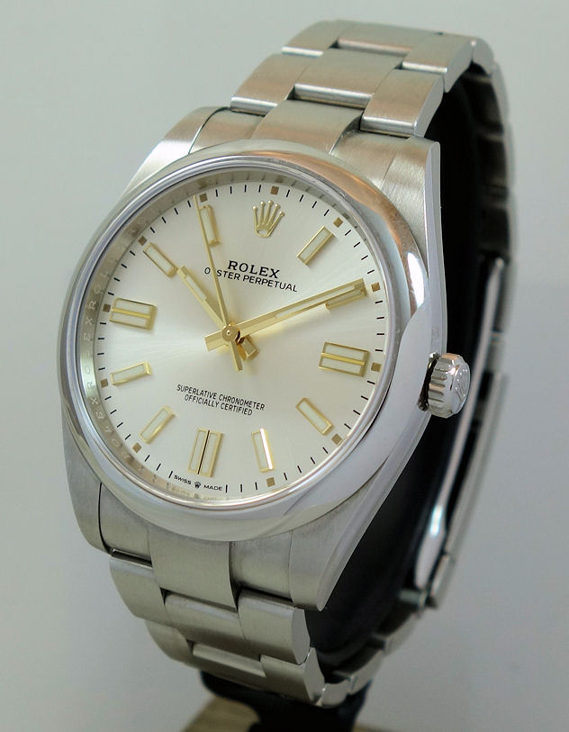 DSC07470 Rolex Oyster Perpetual 41mm 124300 Silver-Dial 2021 Box & Card