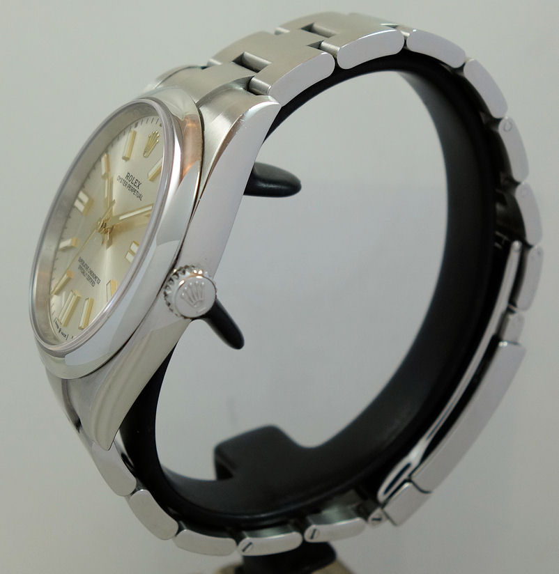 DSC07475 Rolex Oyster Perpetual 41mm 124300 Silver-Dial 2021 Box & Card