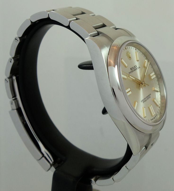 DSC07478 Rolex Oyster Perpetual 41mm 124300 Silver-Dial 2021 Box & Card