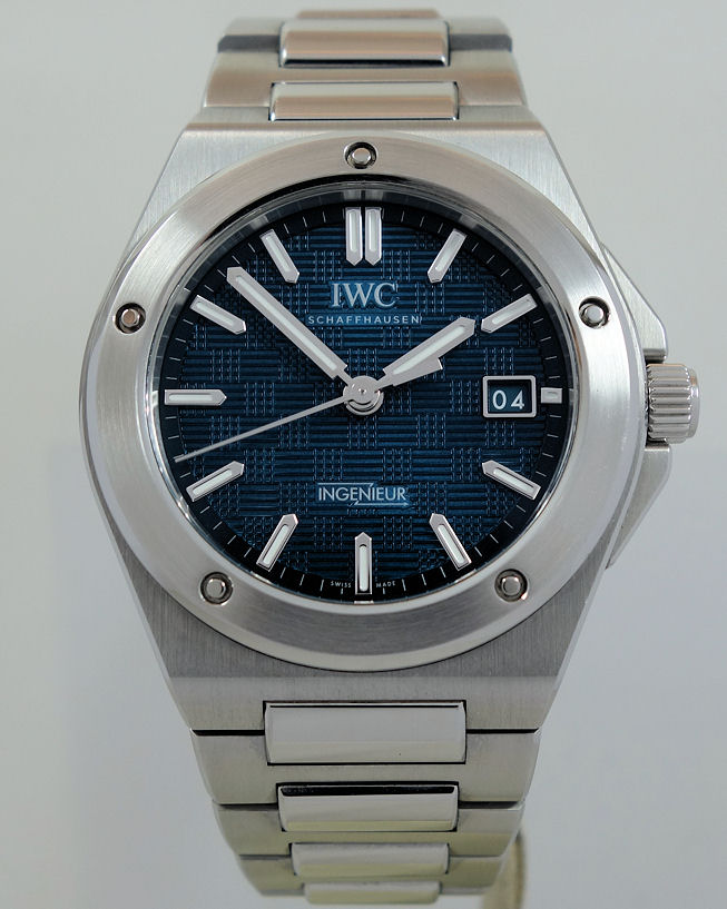 DSC07946 IWC Ingenieur Automatic 40 Steel on bracelet, AQUA dial IW328903