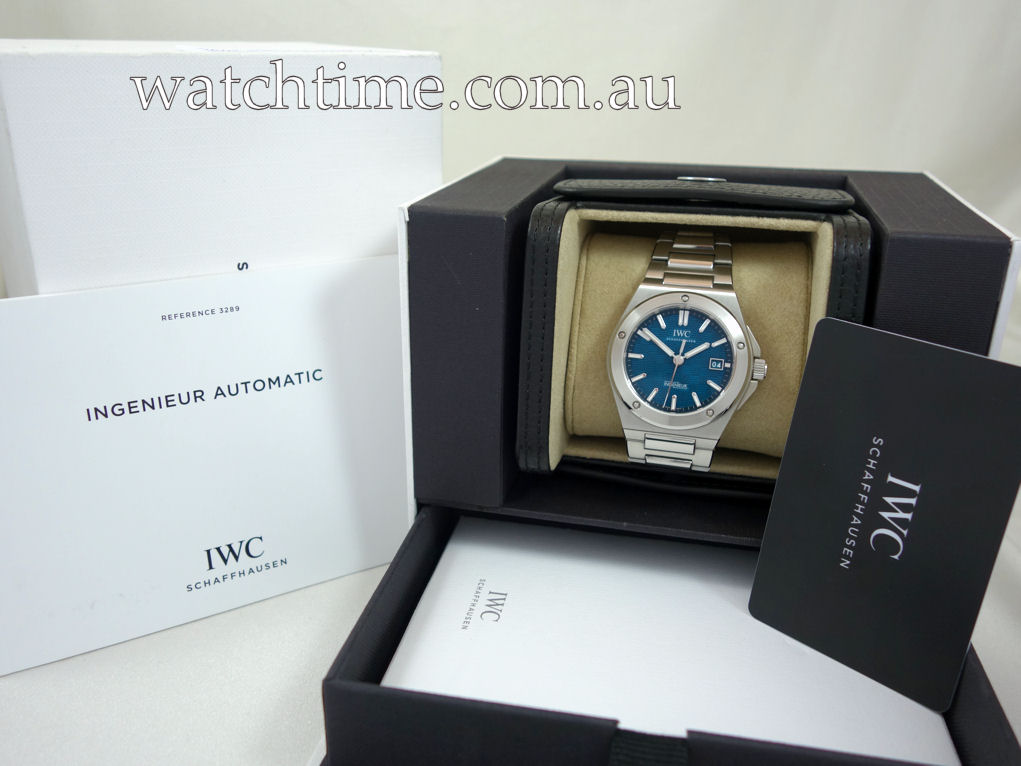 DSC07959 IWC Ingenieur Automatic 40 Steel on bracelet, AQUA dial IW328903