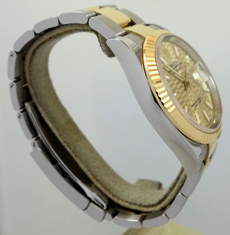 DSC08596 Rolex Datejust 36 Steel & 18k Yellow-Gold, Motif Dial 126233 MAY 2024 Box & Card