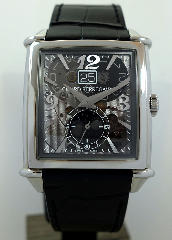 DSC09460 Girard-Perreguax Vintage 1945 XXL Large Date and Moon Phases 25882-11-223-BB6B