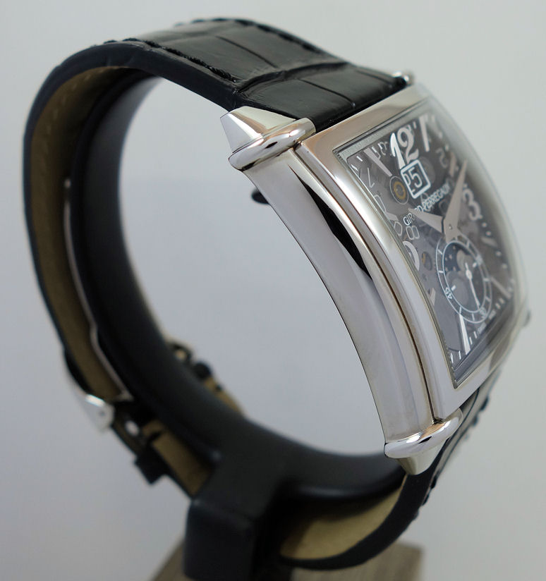 DSC09465 Girard-Perreguax Vintage 1945 XXL Large Date and Moon Phases 25882-11-223-BB6B