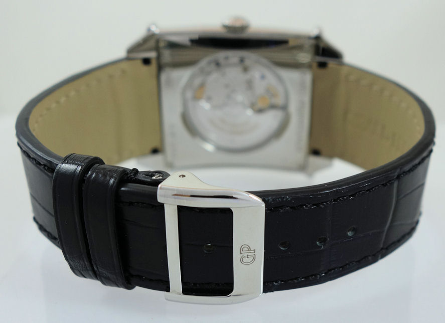 DSC09467 Girard-Perreguax Vintage 1945 XXL Large Date and Moon Phases 25882-11-223-BB6B