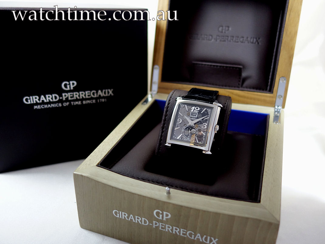 DSC09526 Girard-Perreguax Vintage 1945 XXL Large Date and Moon Phases 25882-11-223-BB6B